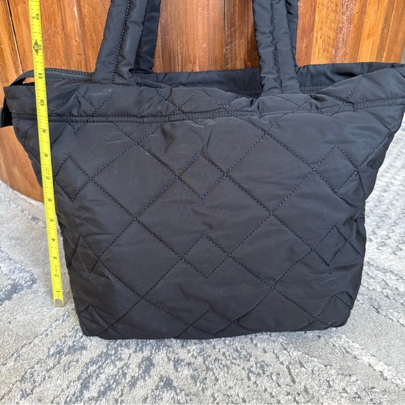 Marc Jacobs Bag Medium Quilted Tote Handbag Black With Gold Trim Zip Closure - Picture 5 of 10